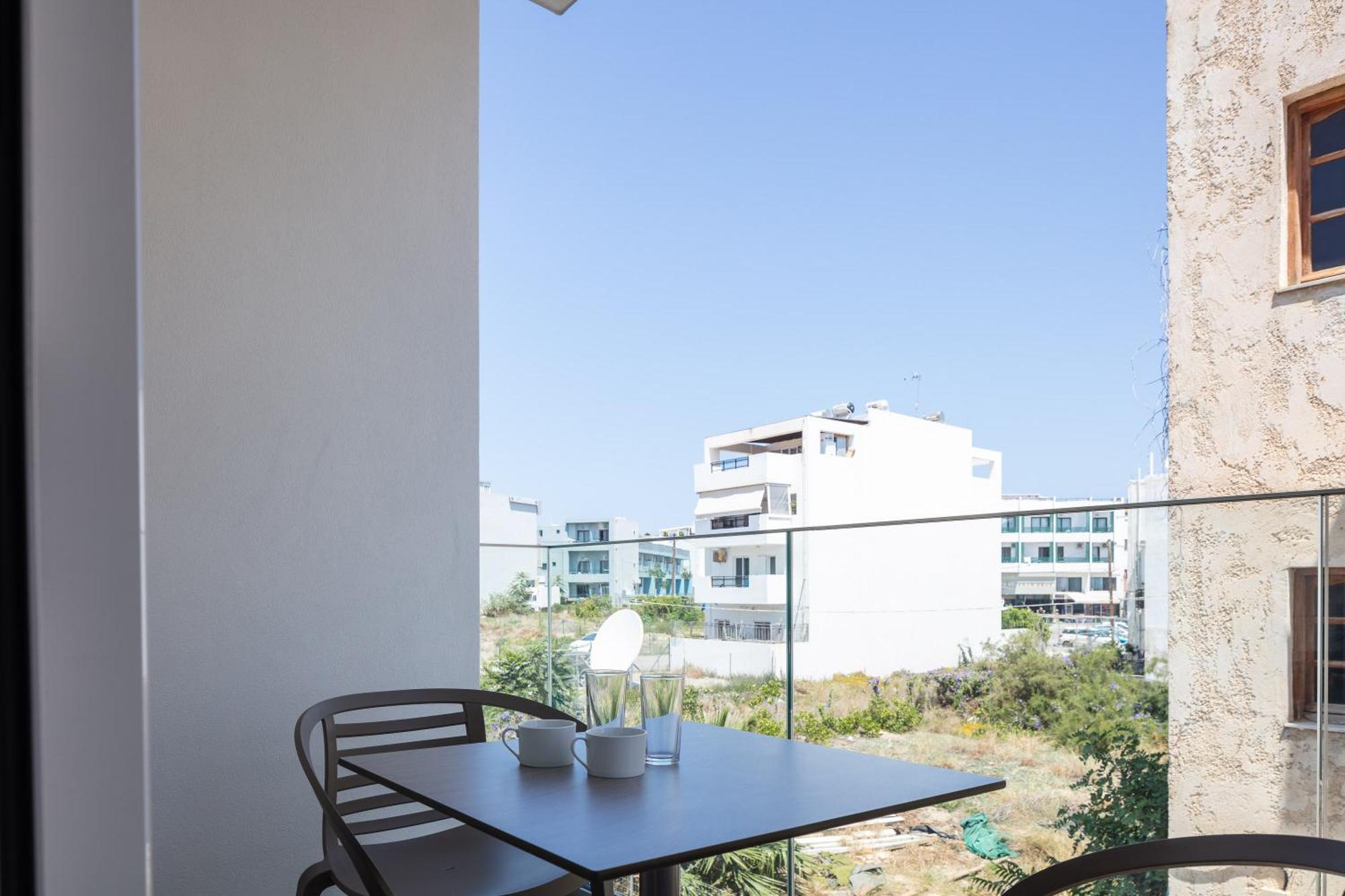 Skipper Beachfront Suites Chersonissos Buitenkant foto