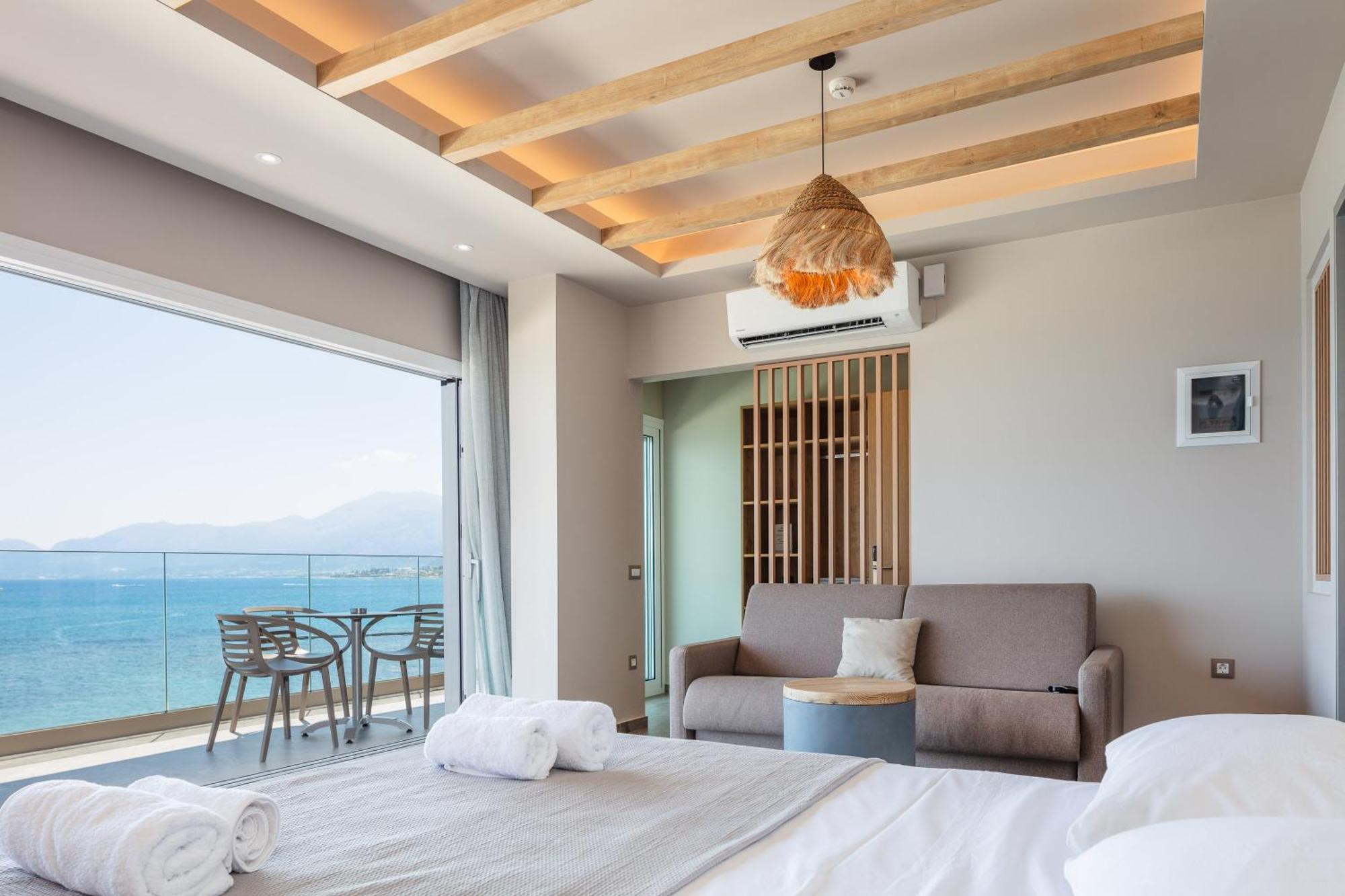 Skipper Beachfront Suites Chersonissos Buitenkant foto